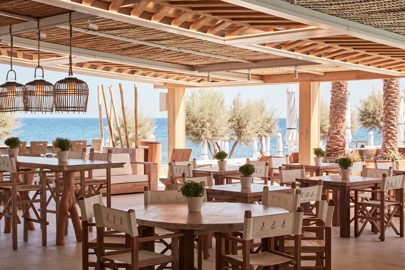 Mediterranean-Beach-Restaurant-35
