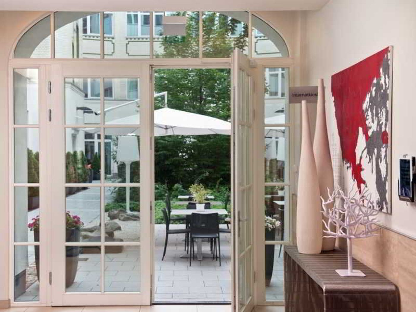 Adina-Apartment-Hotel-Berlin-Checkpoint-Charlie-Terrace-18