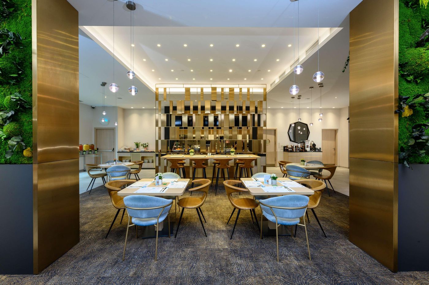 Hilton-Garden-Inn-Budapest-City-Centre-Restaurant-15