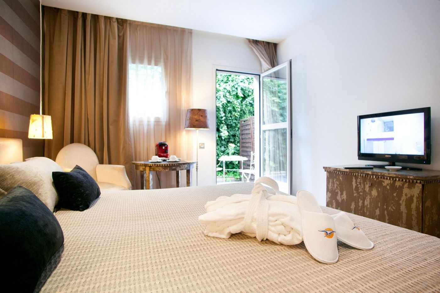 Globales-Acis---Galatea-Hotel-Room-26