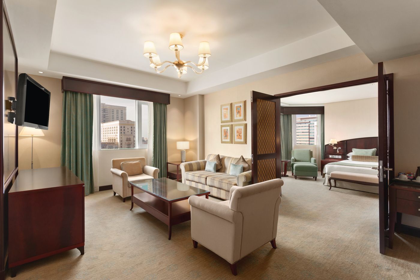 Crowne-Plaza-Jumeirah-Dubai-Room-28