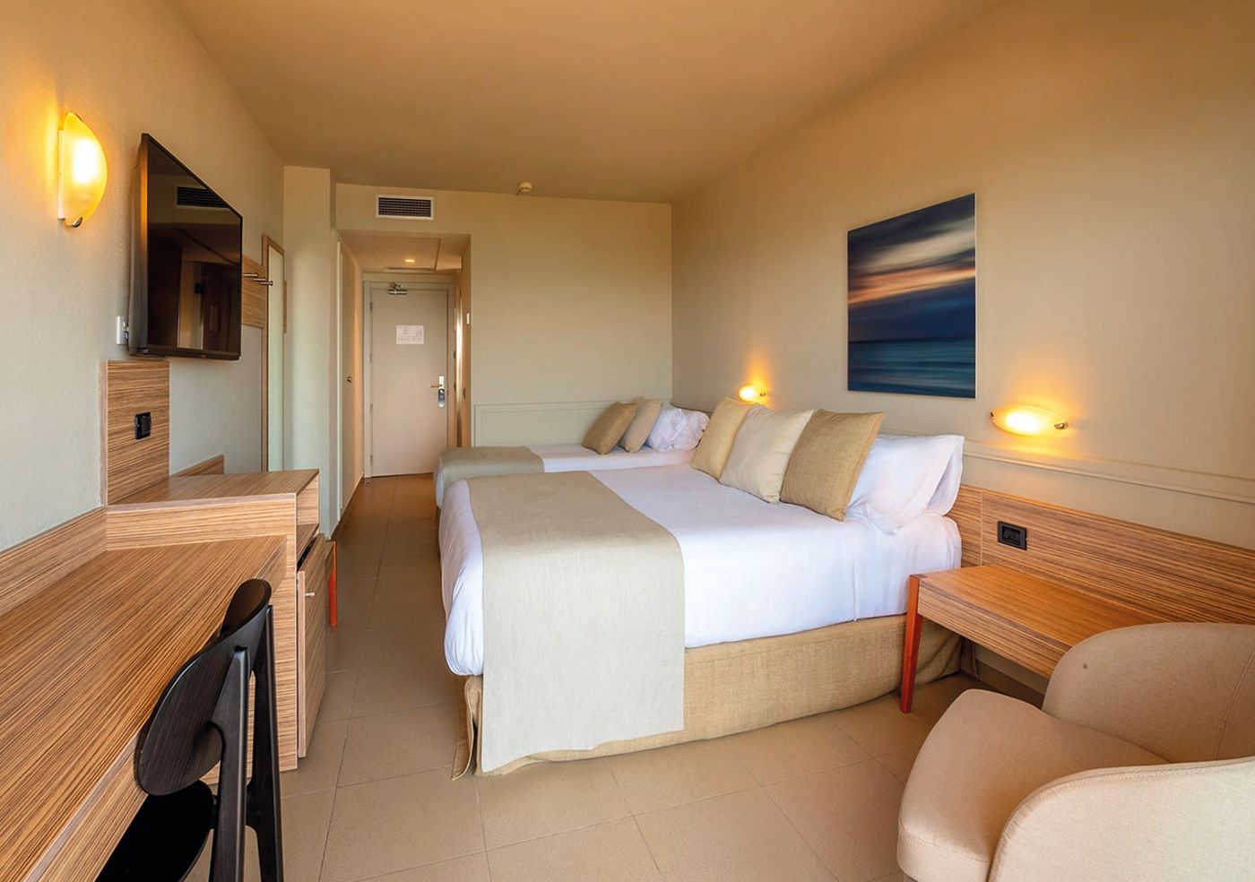 Aqua-Hotel-Promenade-Room-25