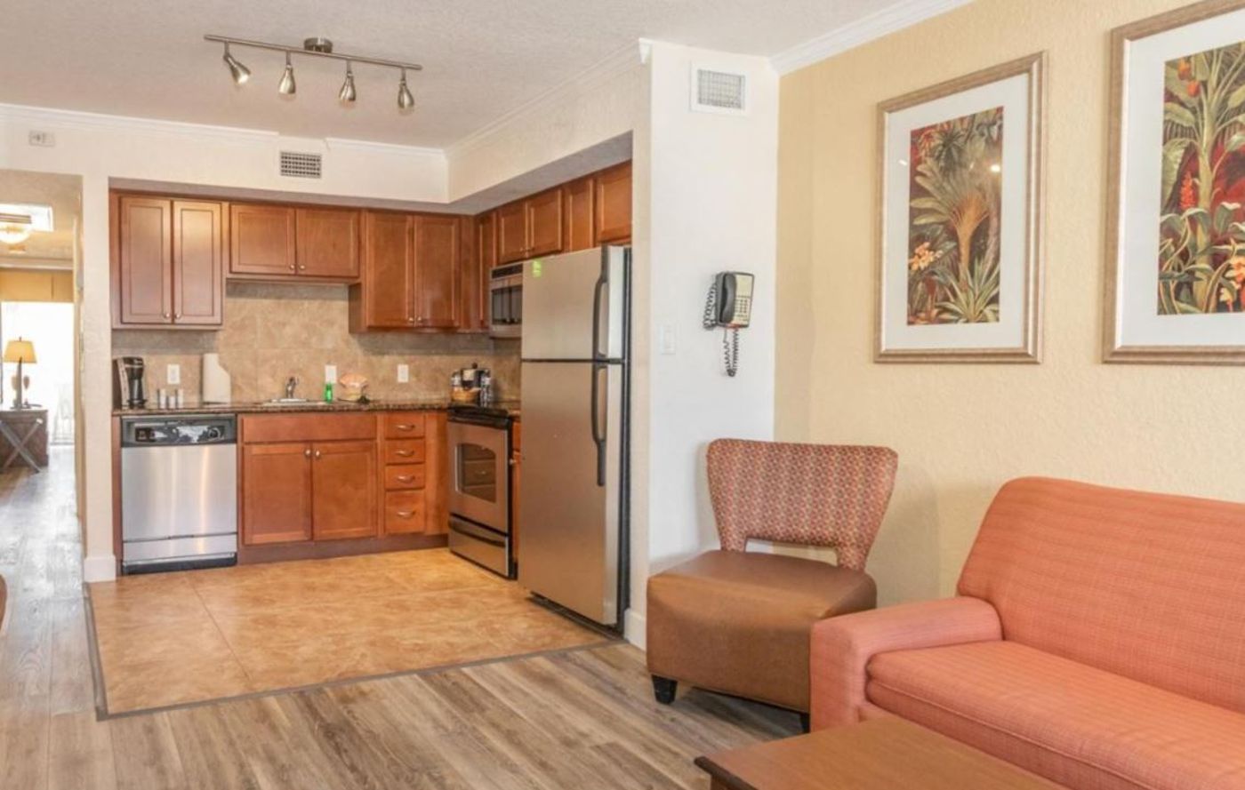 Coconut Cove All-Suites Hotel