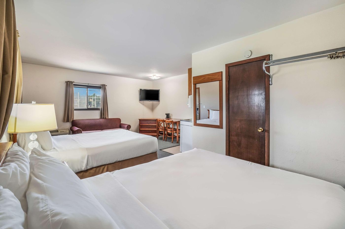 Ibis-Paris-Tour-Eiffel-Room-35