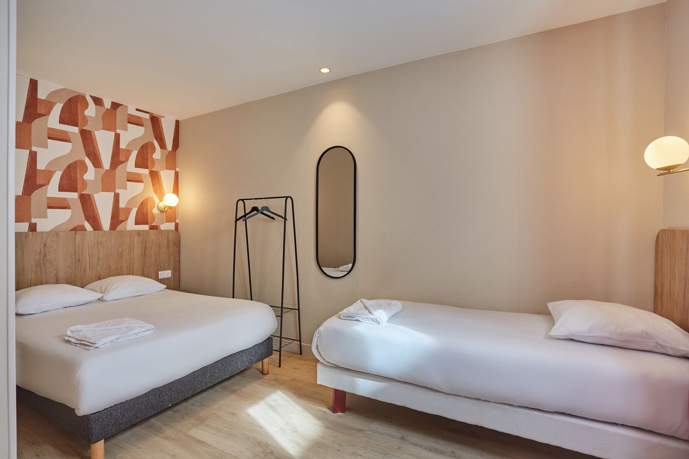 Hipotel-Paris-Gare-Du-Nord-Merryl-Room-11