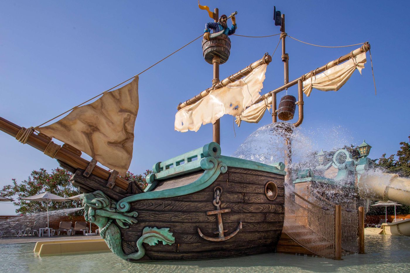 Sol-Cosmopolitan-Rhodes-Sports-and-Entertainment-20