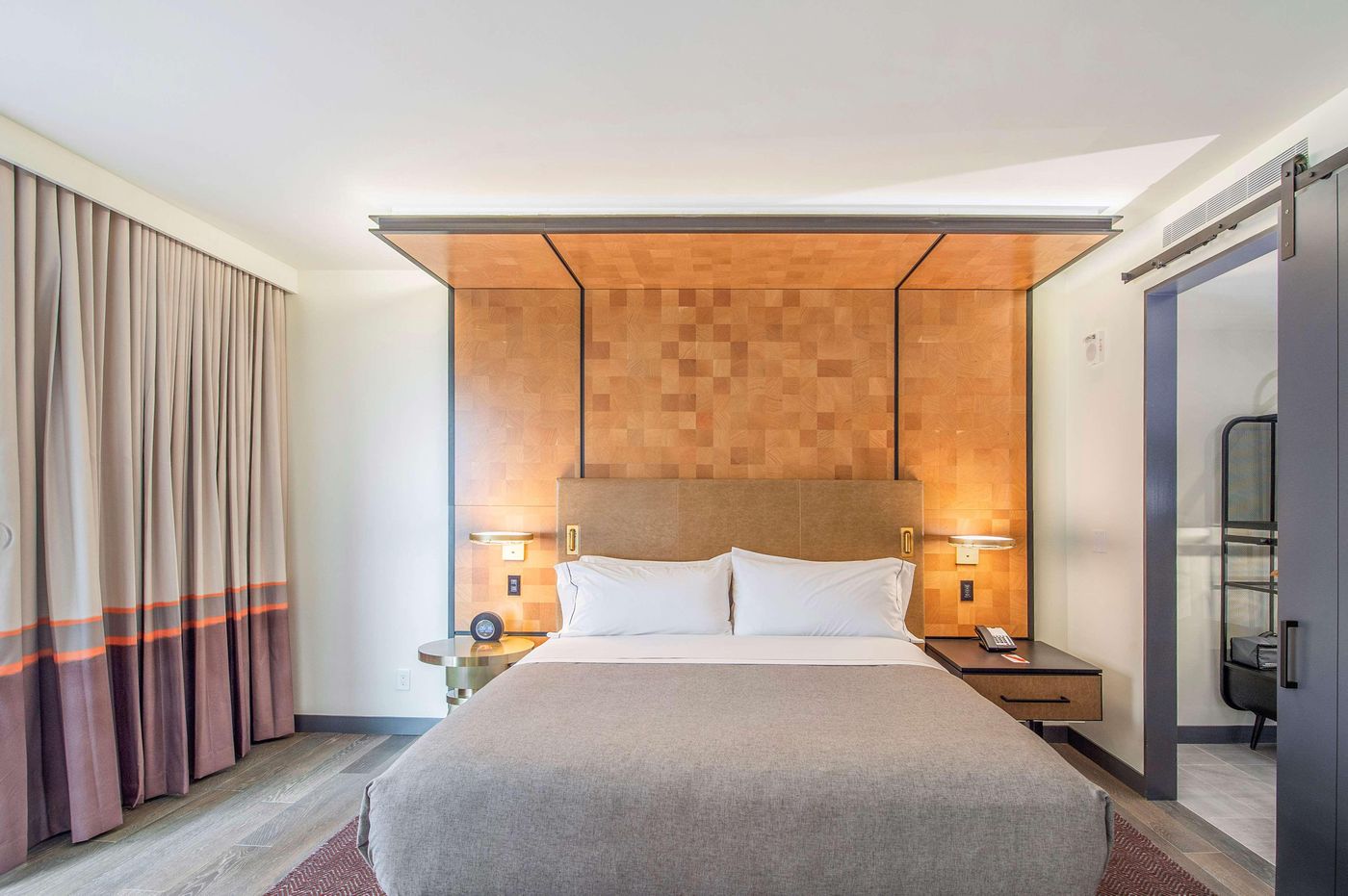 Canopy-by-Hilton-Jersey-City-Arts-District-Room-26