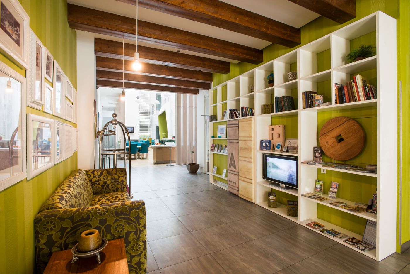 Atrium-Fashion-Hotel-Lobby-3