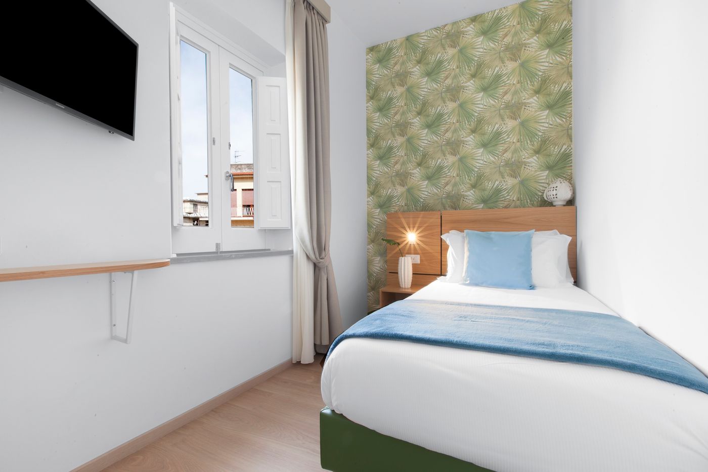 Unconventional-Sorrento-Coast-Room-11