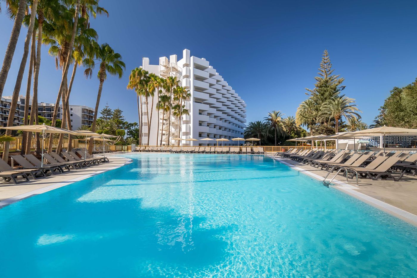 Barcelo-Margaritas-Pool-4