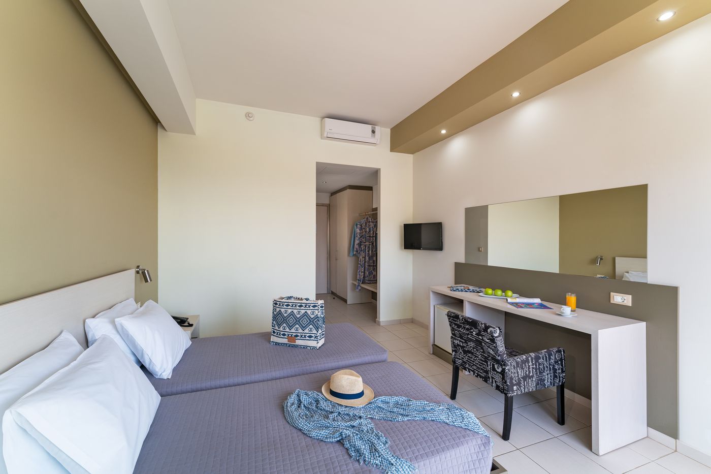 Cathrin-Hotel-Room-15