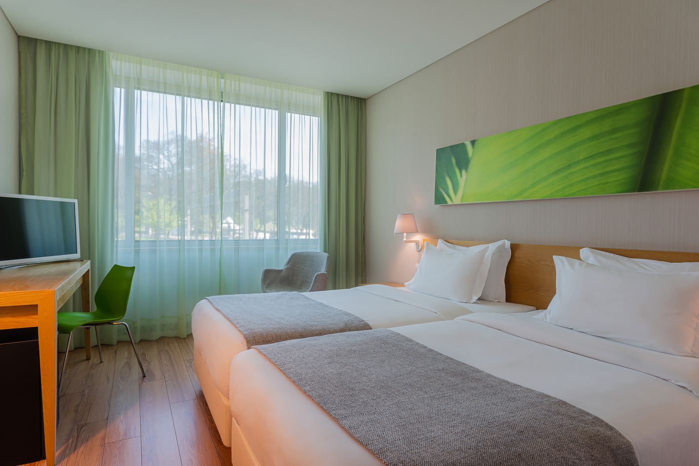 HF-Fenix-Garden-Room-16