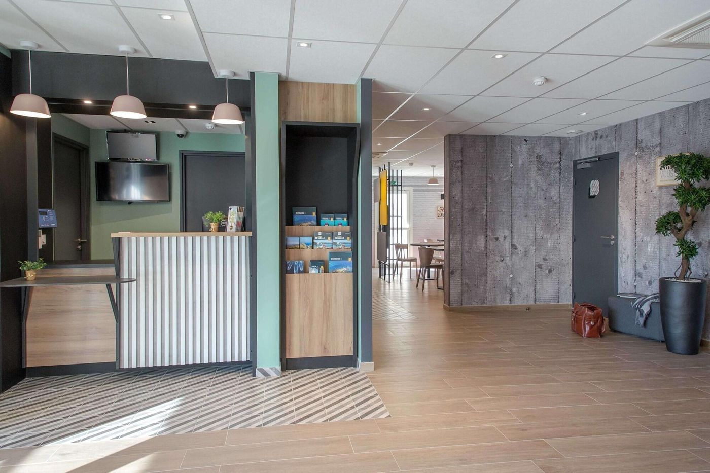 B&B Hotel Sainte Maxime Golfe De Saint-Tropez-France-SAINTE-MAXIME-Lobby-5