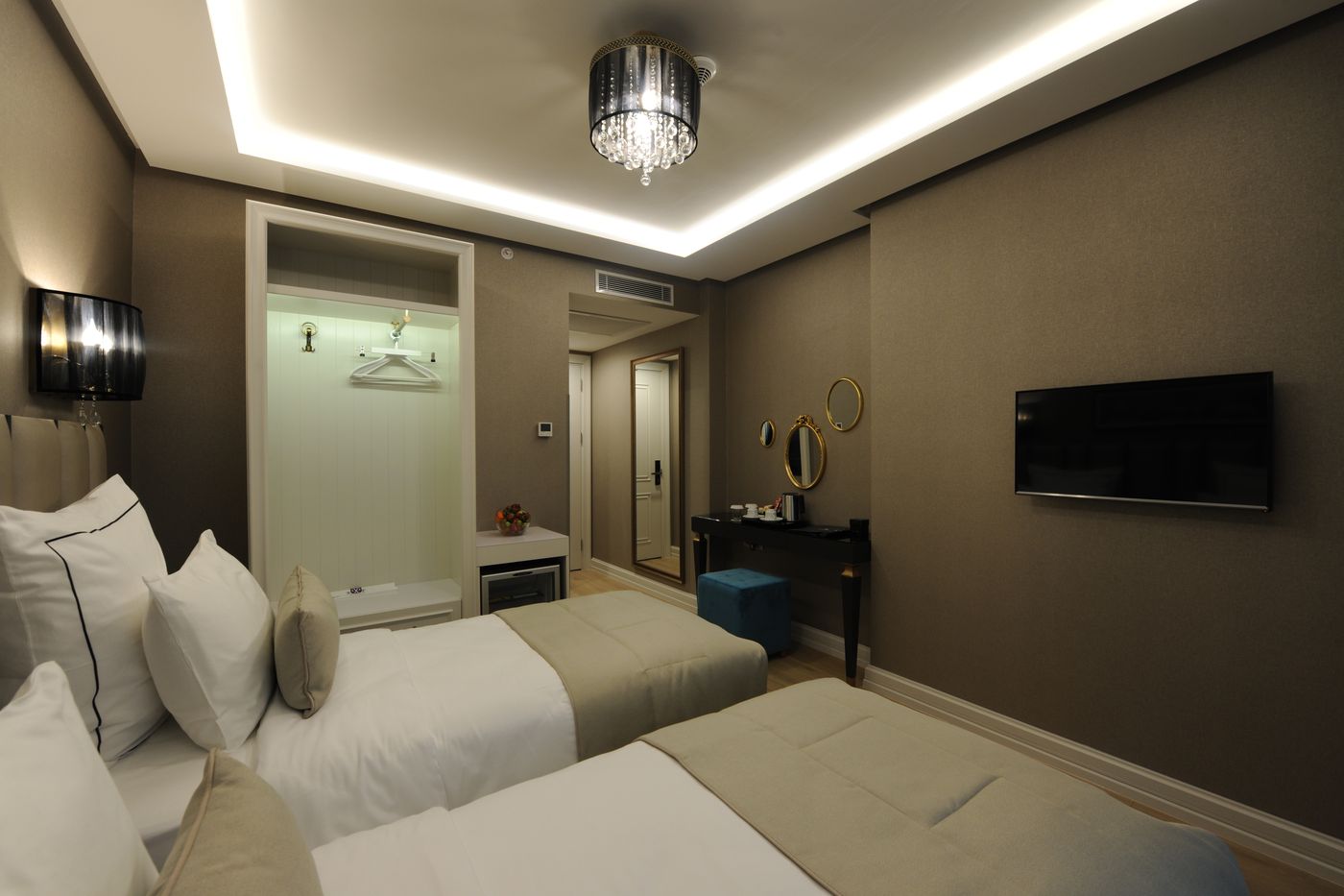 Le-Petit-Palace-Hotel-Room-15