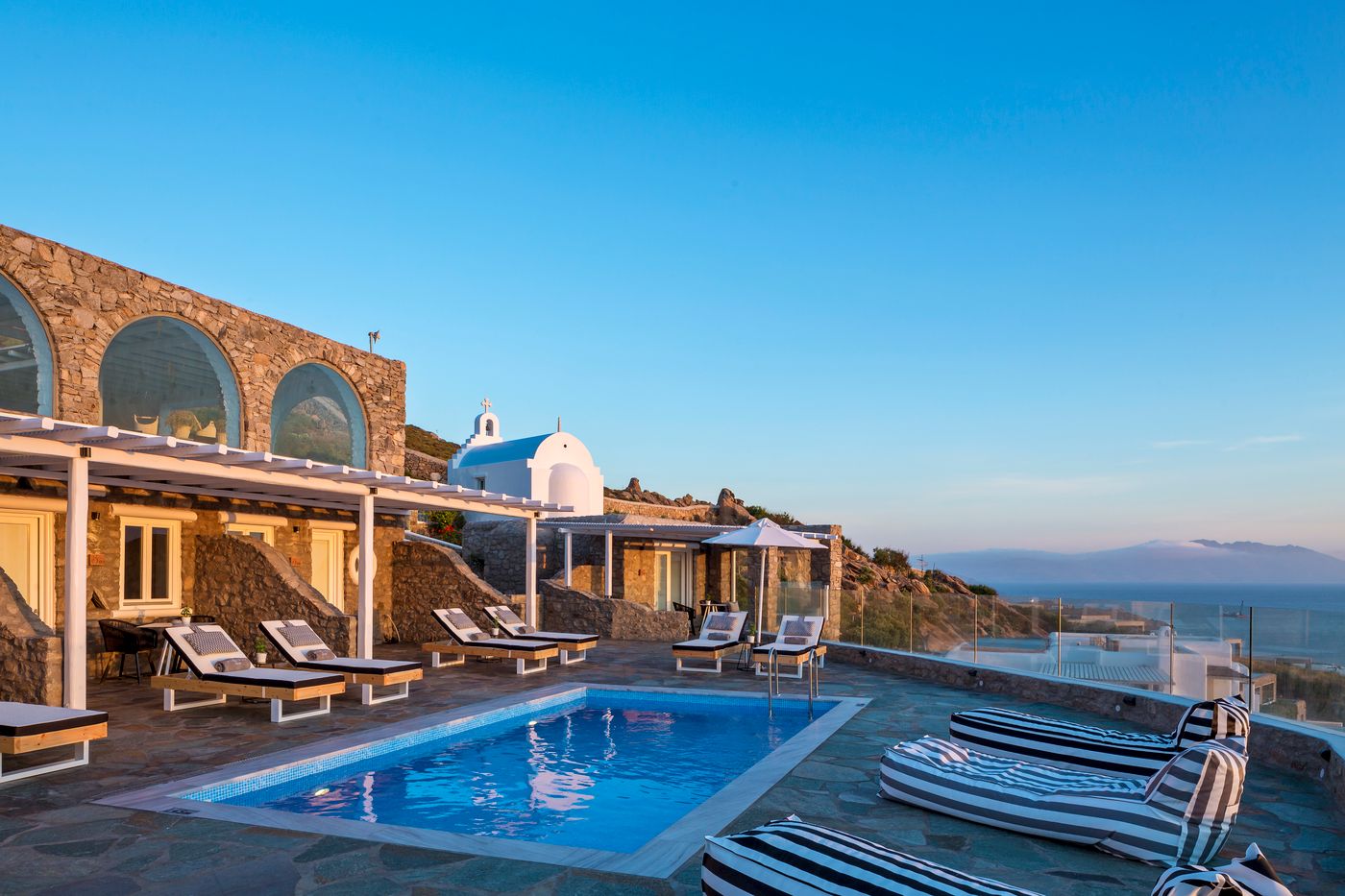 Mykonos-No5-Luxury-Suites---Villas-Pool-4