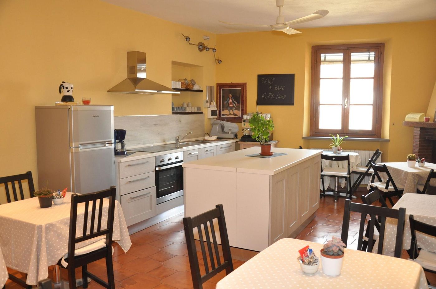 At-Home-Bed-And-Breakfast-Restaurant-8