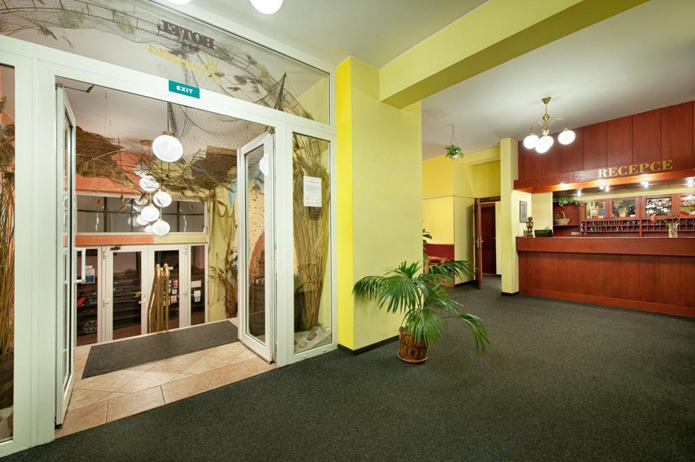 Henrietta-Hotel-Lobby-1