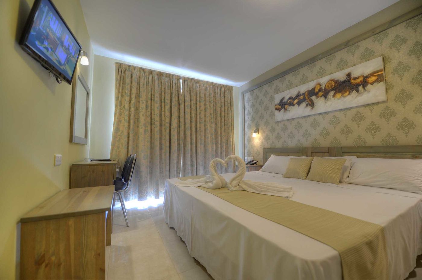 Alexandra-Hotel-Room-14