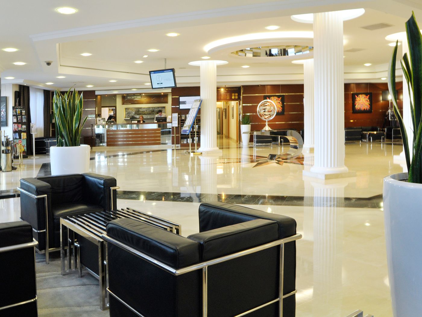 Westotel Nantes Atlantique-France-La Chapelle Sur Erdre-Lobby-9