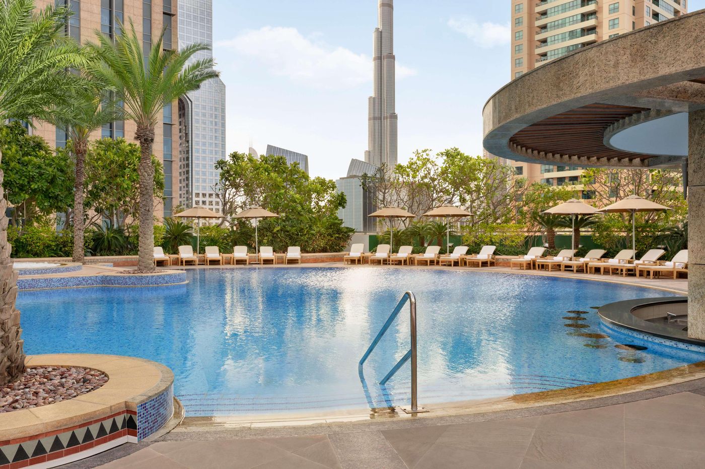 Shangri-la-Hotel-Dubai-Pool-1