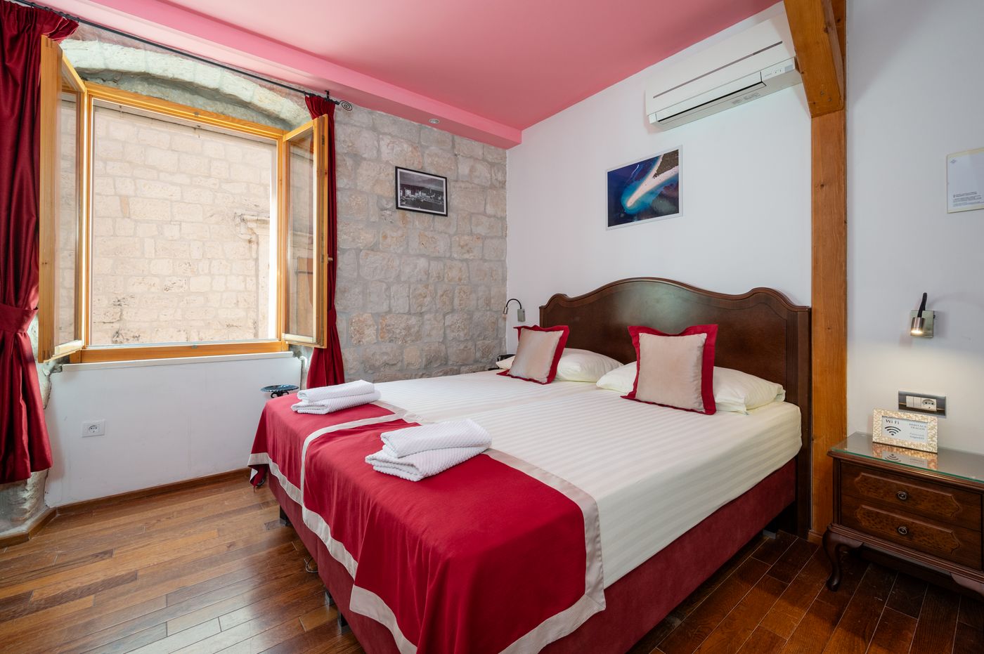 HOTEL-TRAGOS-Room-12