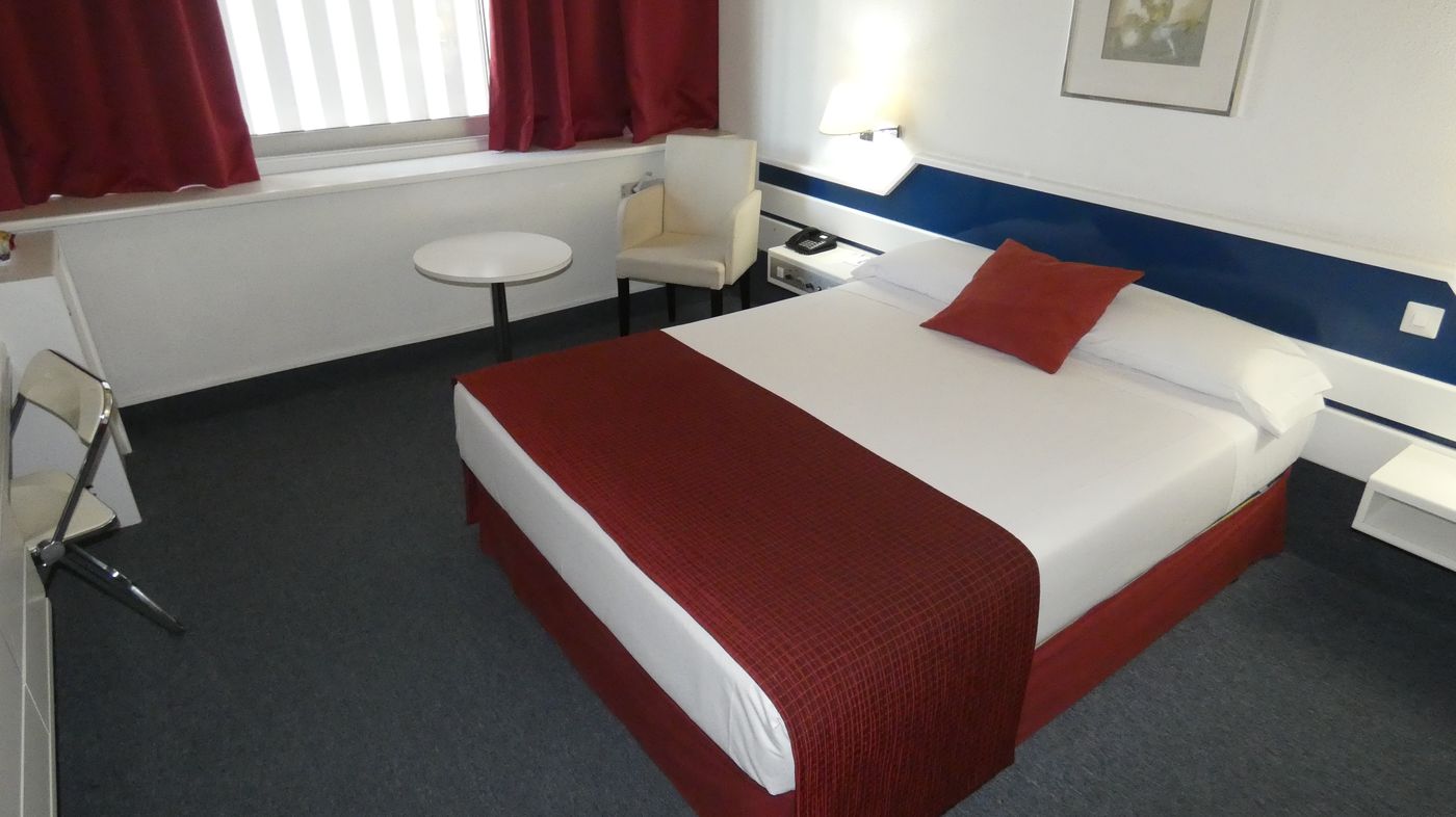 Weare-Chamartin-Room-21