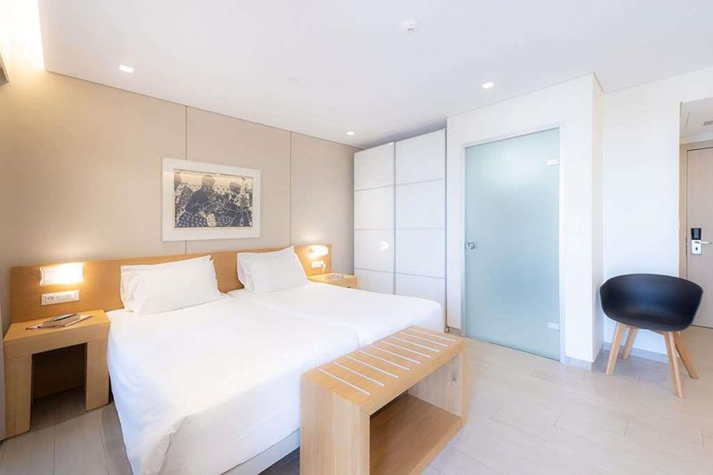 Dorian-Inn--Sure-Hotel-Collection-by-Best-Western-Room-20