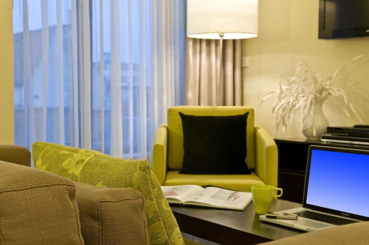 B-Aparthotel-Grand-Place-General-view-18