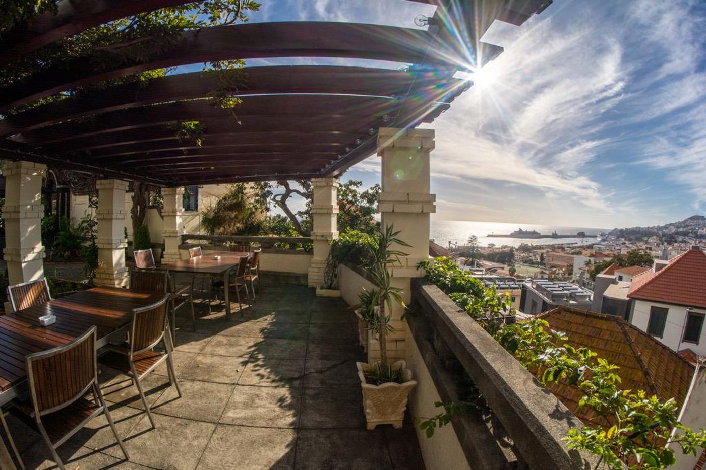 Arts-In-Hotel-Conde-Carvalhal-Restaurant-4