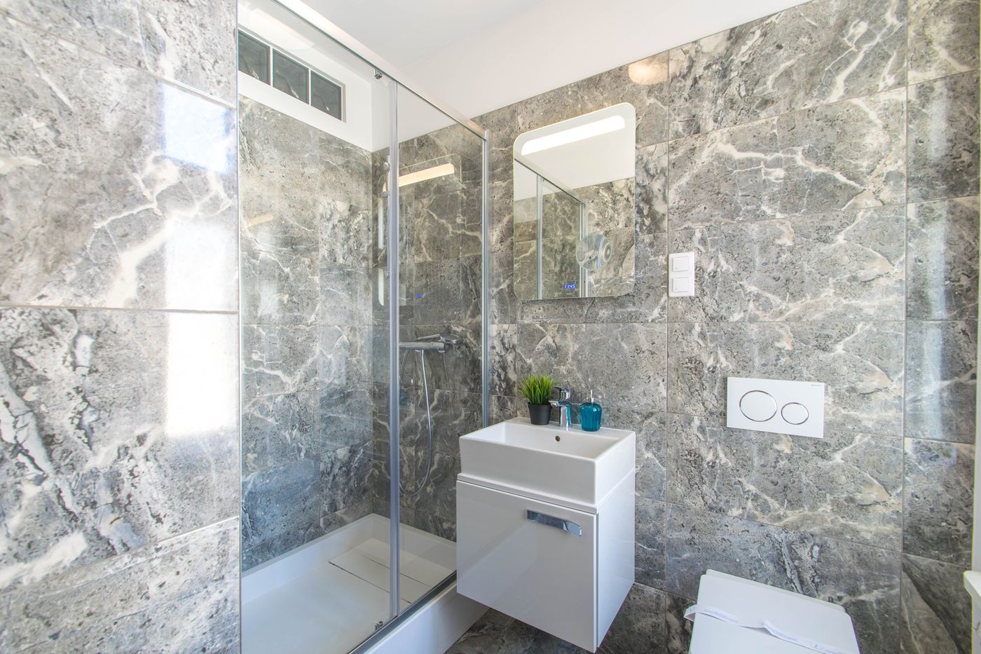 The-Spiski-Palace-Apartments-Room-56