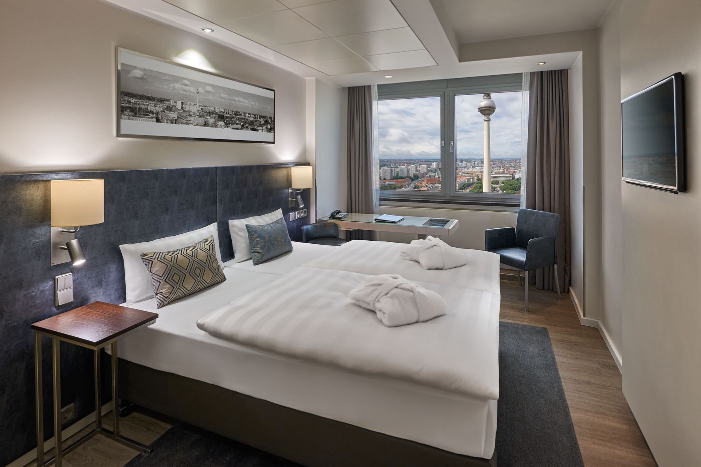 Park-Inn-by-Radisson-Berlin-Alexanderplatz-Room-12