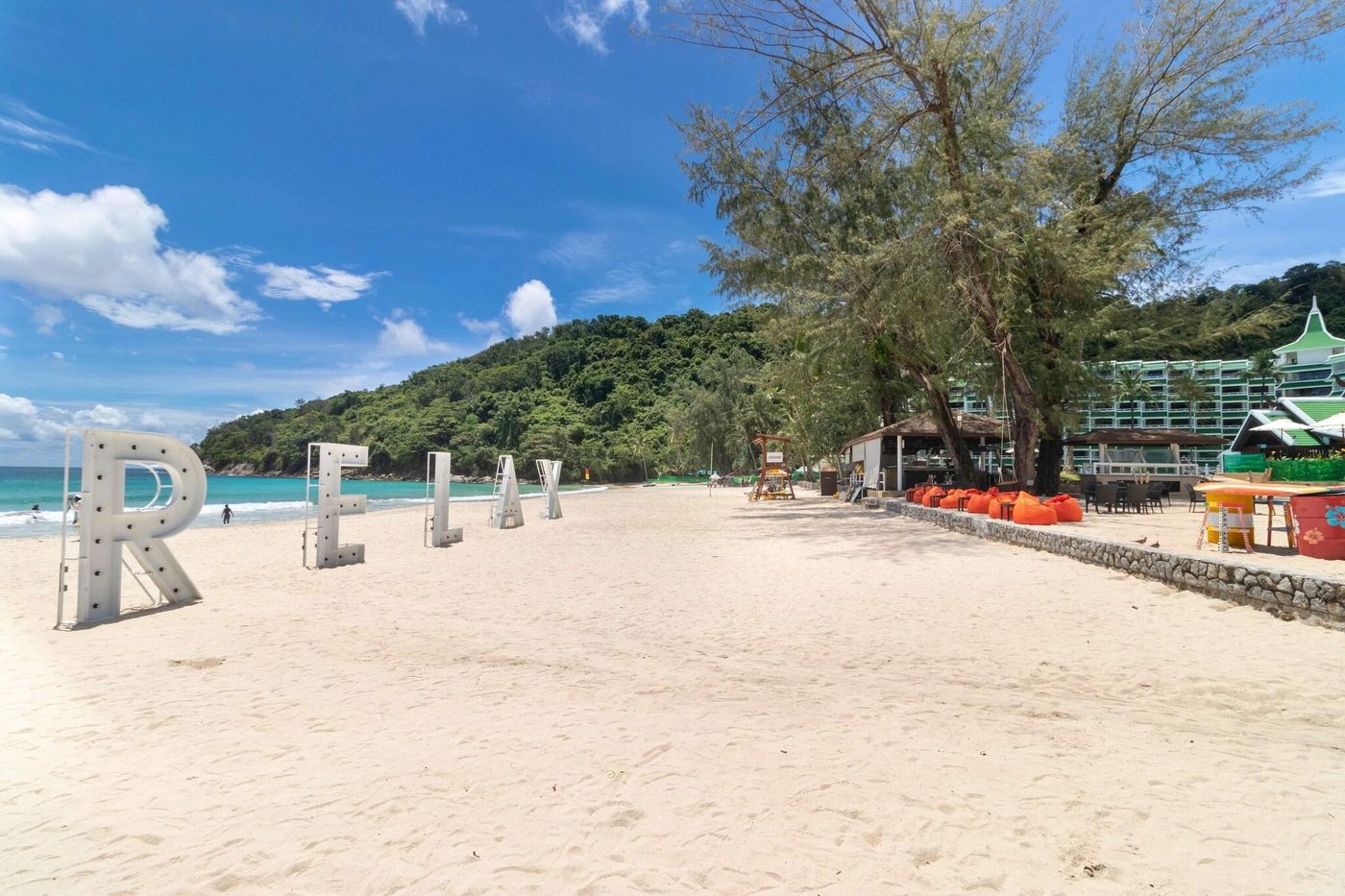 Le-Meridien-Phuket-Beach-Resort-Beach-94