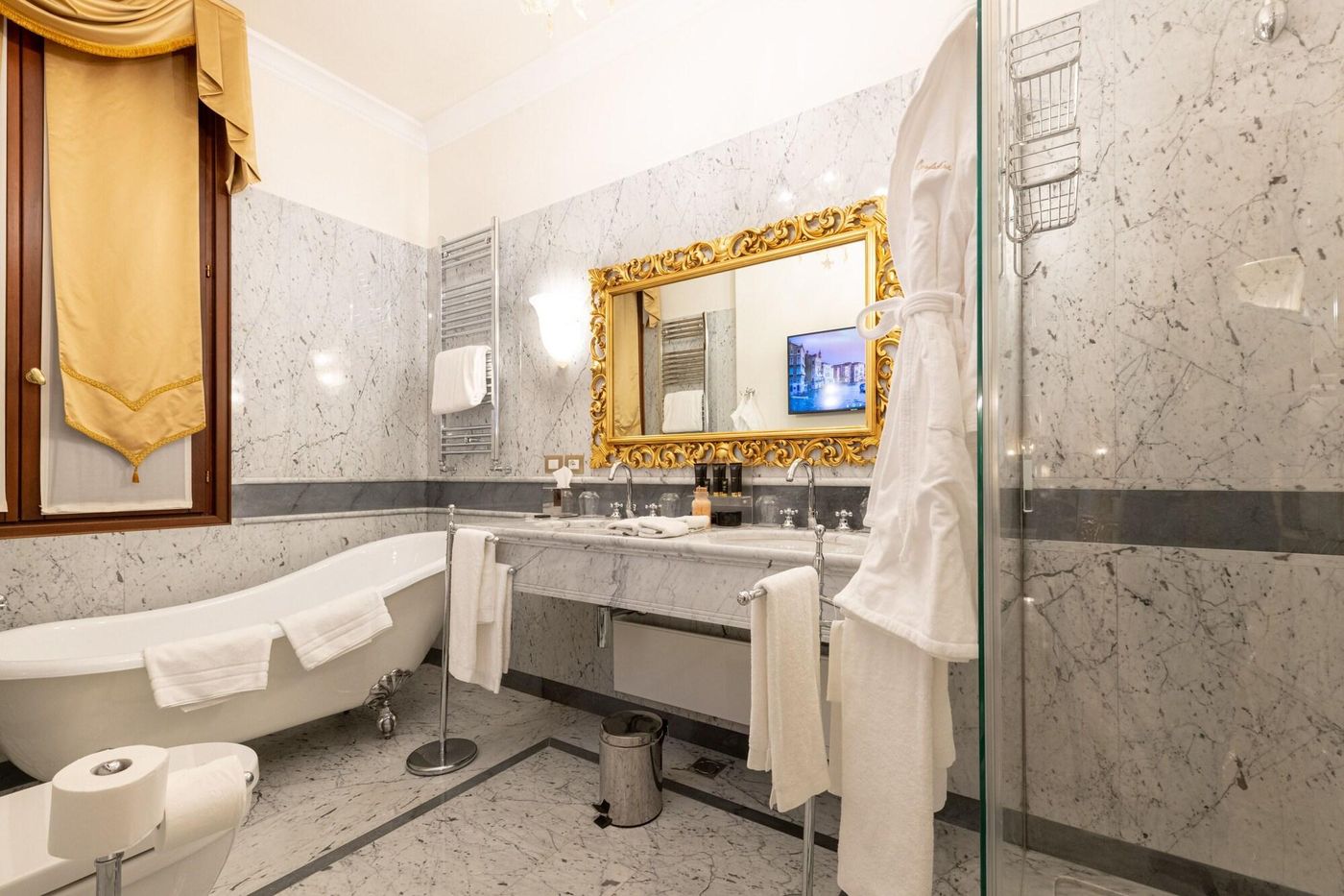 Ca-Bonfadini-Historic-Experience-Room-50