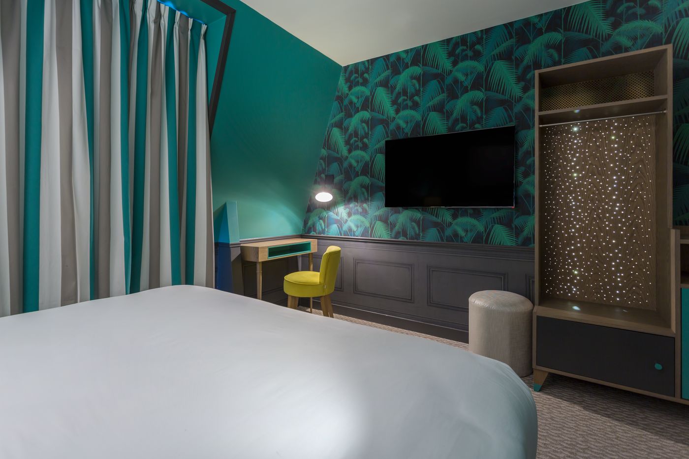 Hotel-La-Parizienne-Room-18