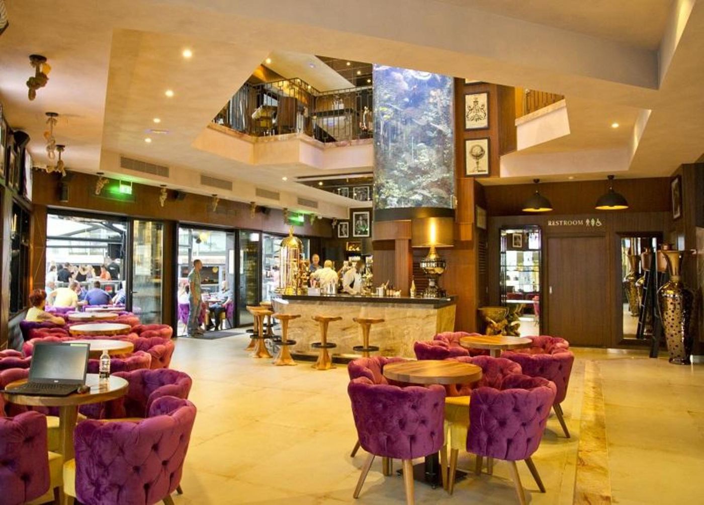 H-Hotel---SPA---Adults-Only-Bar-40