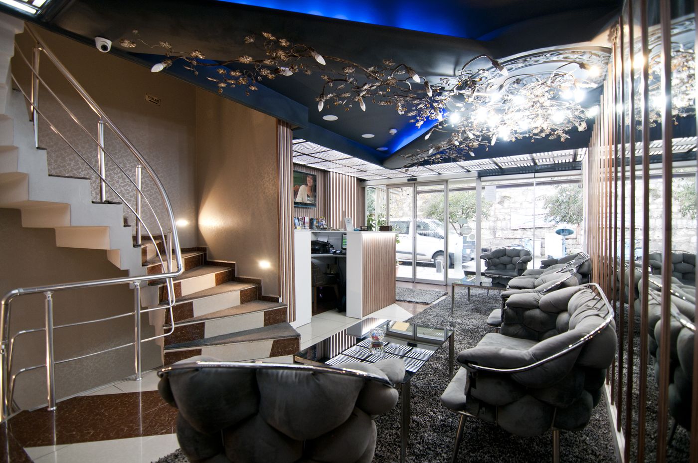 Broken Column-Turkey-ISTANBUL-Lobby-8