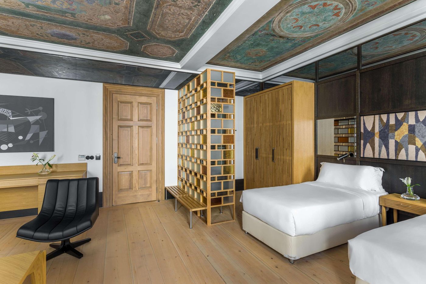 Room-Mate-Emir-Room-41