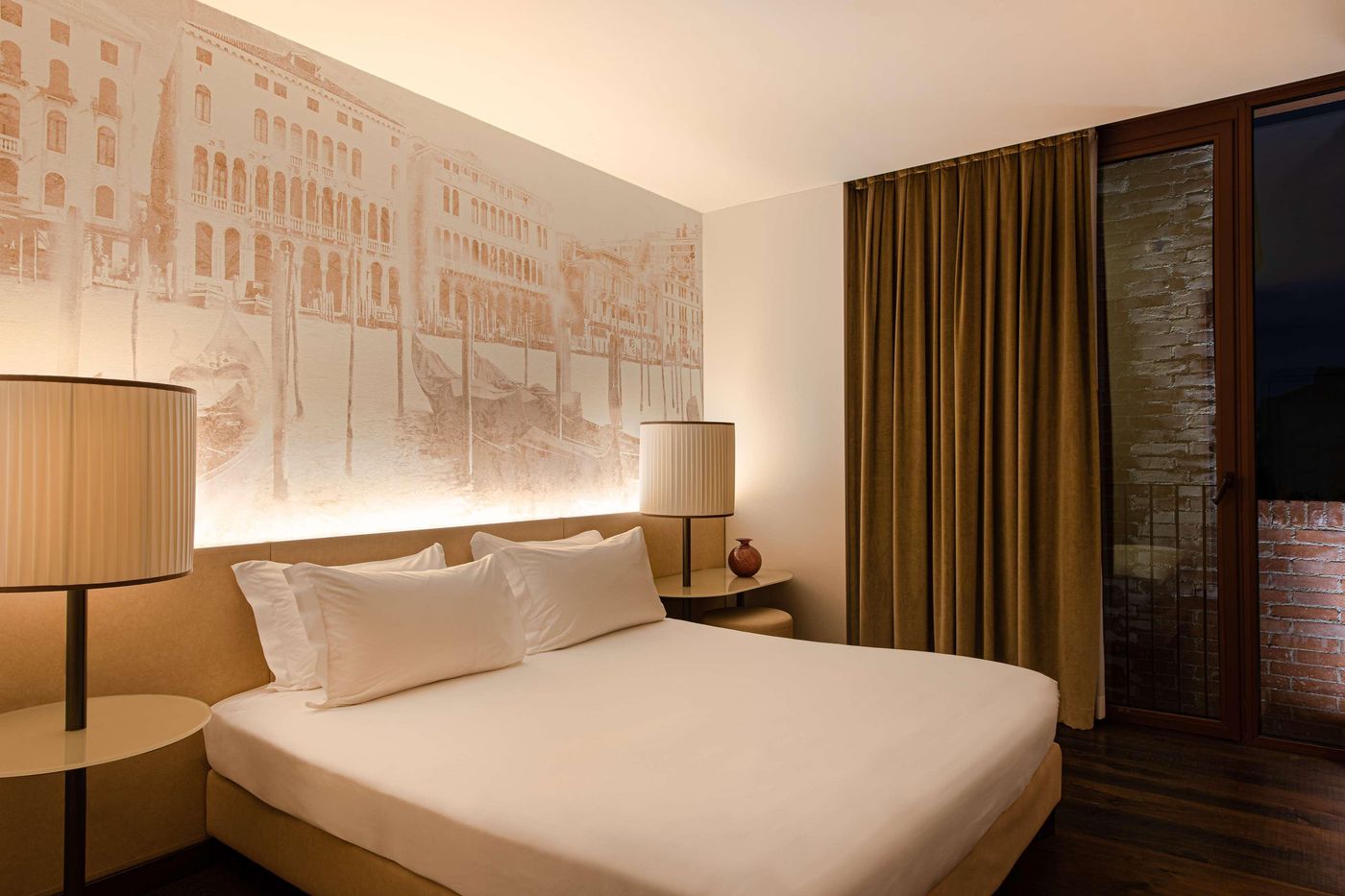 Hyatt-Centric-Murano-Venice-Room-43