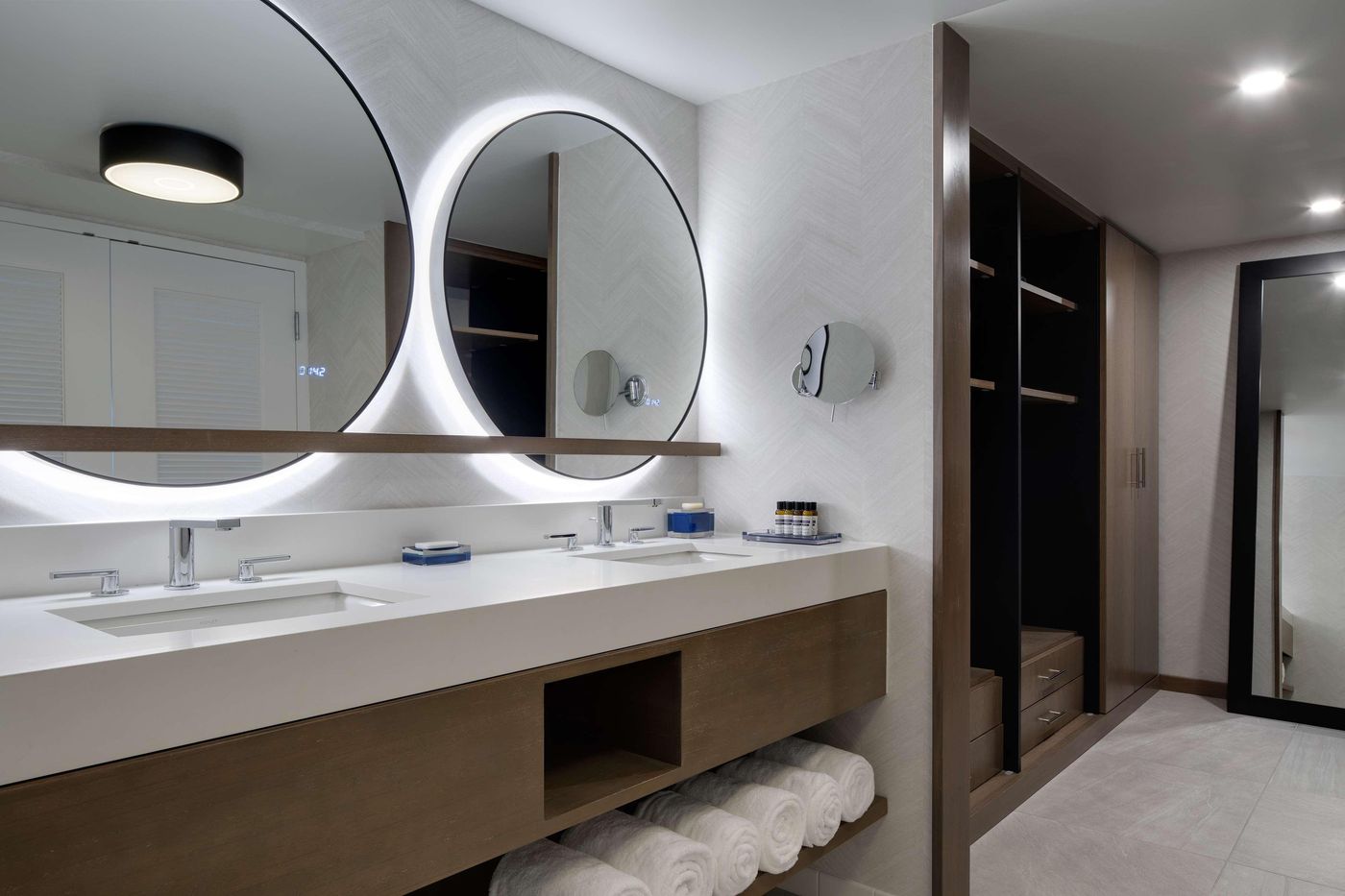 Hyatt-Regency-Boston-Harbor-Room-22