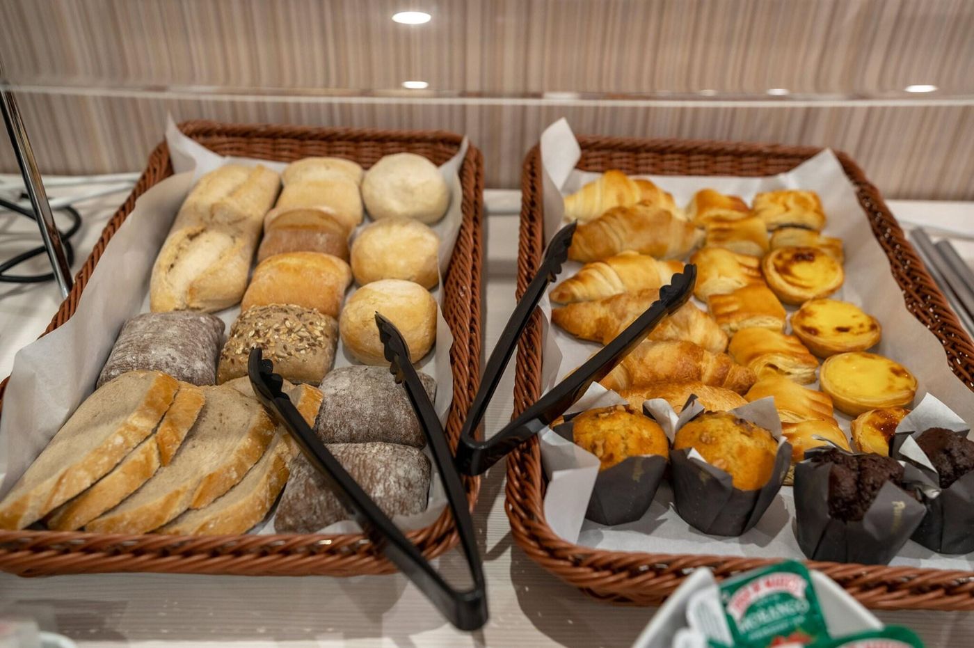 Dinya-Lisbon-Hotel---Lounge-Bar-Restaurant-48