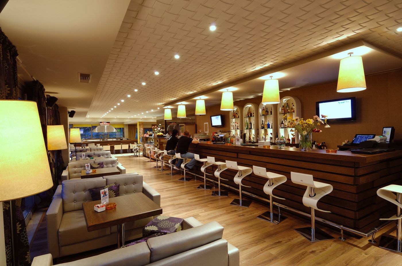 Royal-Heights-Resort-Bar-39