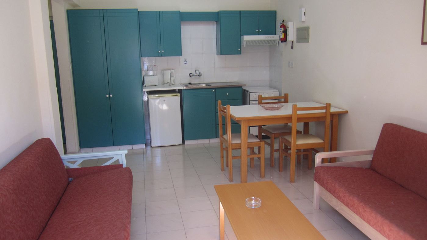 Senator-Hotel-Apartments-Room-32