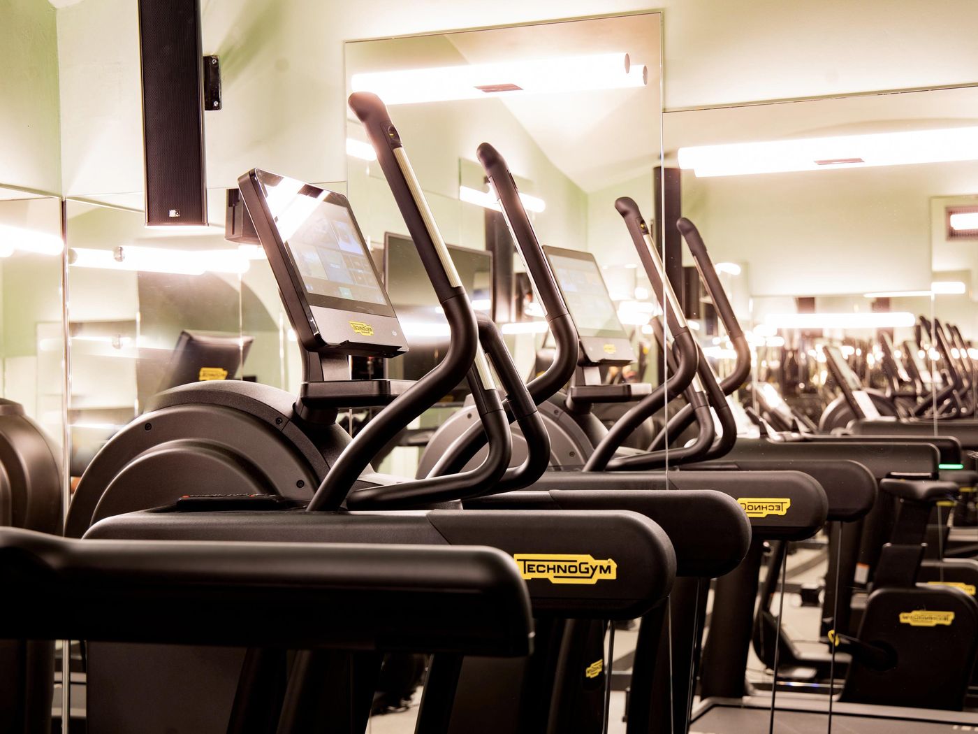 25hours-Hotel-Piazza-San-Paolino-Sports-and-Entertainment-77