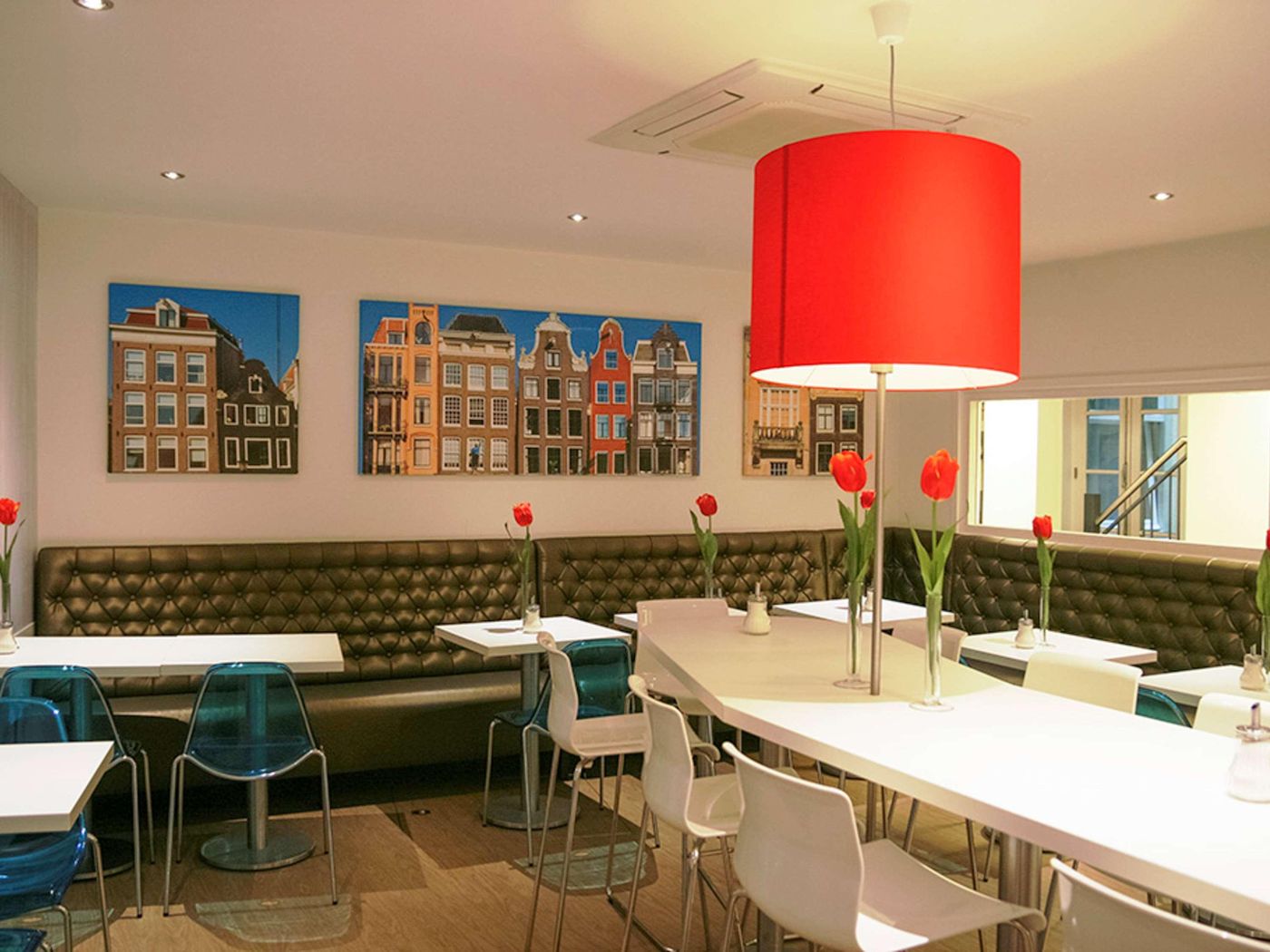 ibis-Styles-Amsterdam-Central-Station-Restaurant-16