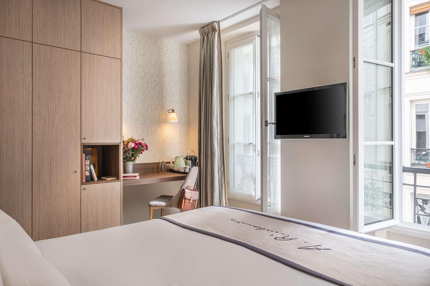 Hotel-Litteraire-Arthur-Rimbaud--BW-Signature-Coll-Room-2