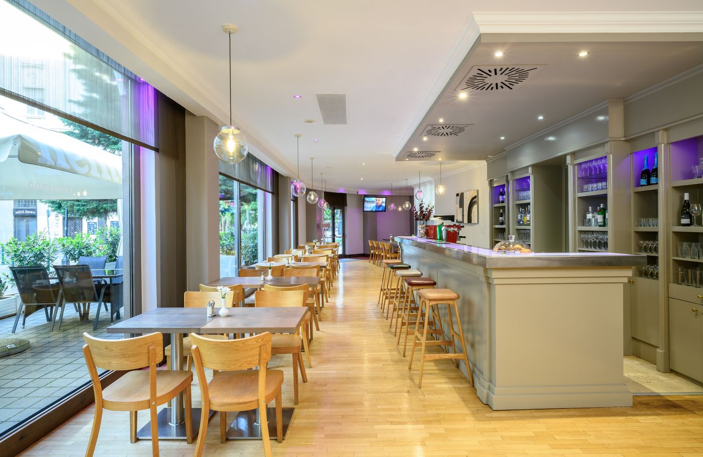 Leonardo-Hotel-Budapest-Bar-9