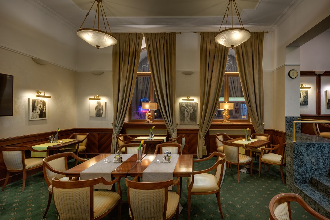 Boutique-Hotel-Seven-Days-Prague-Bar-11