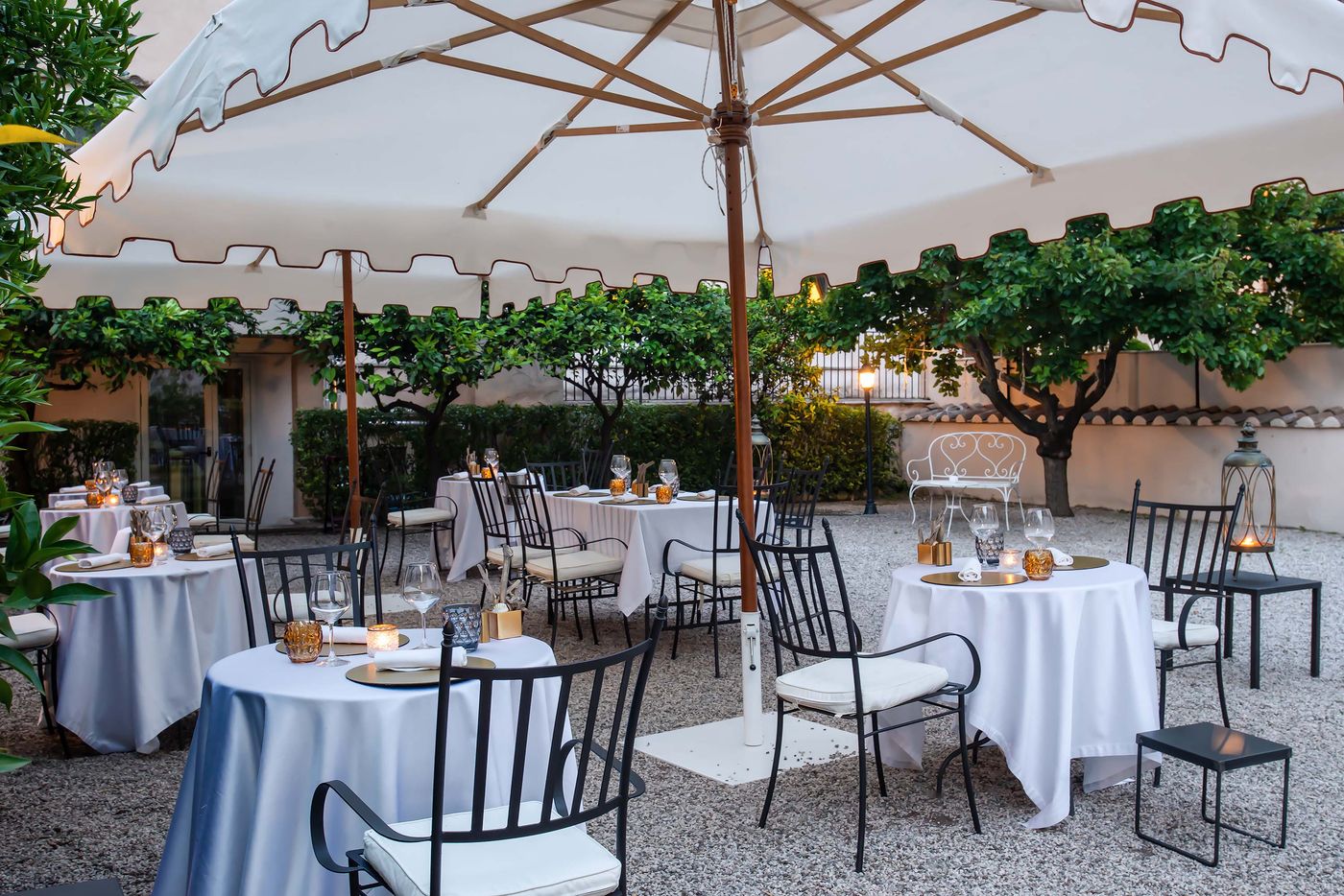 Donna-Camilla-Savelli-Bar-40