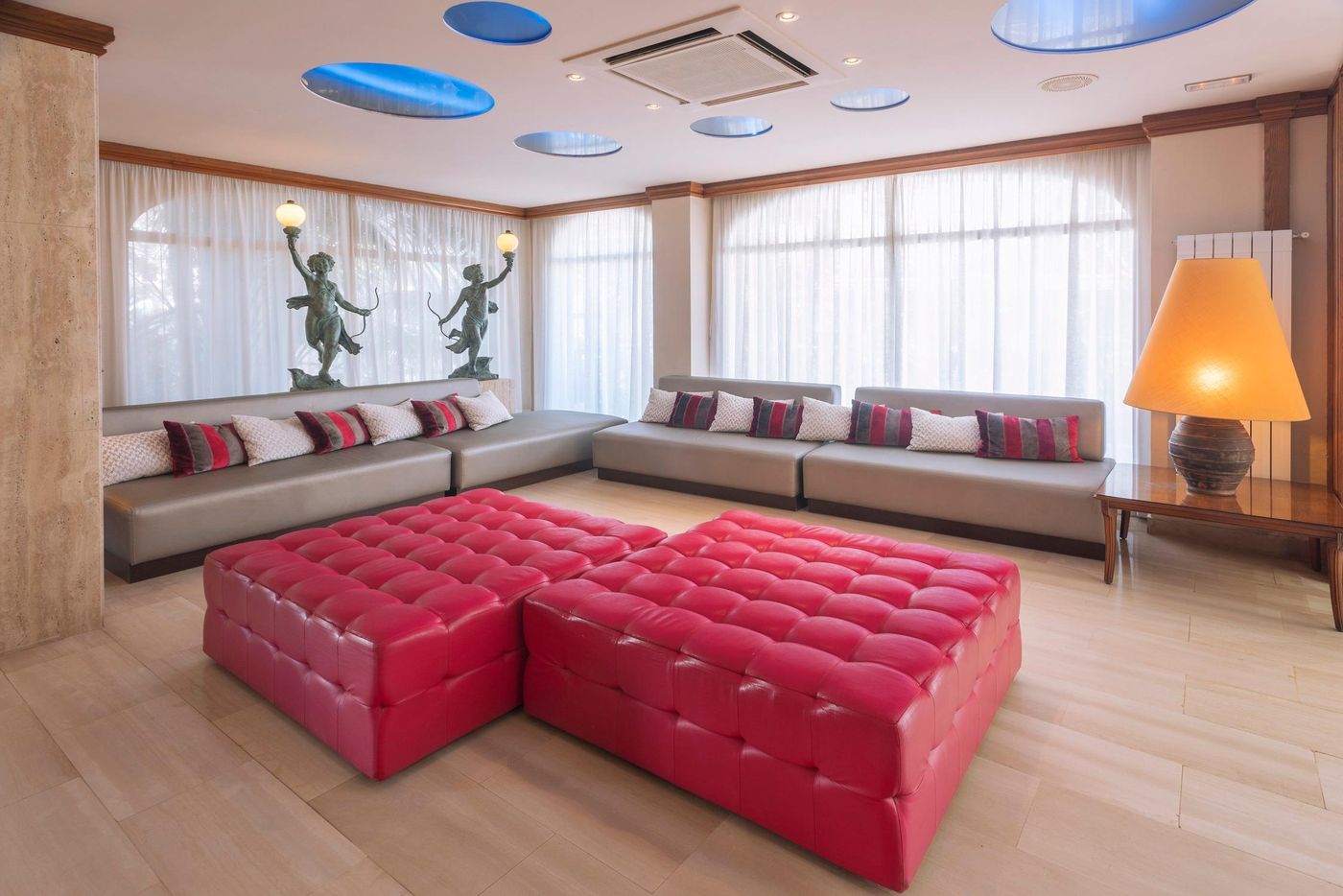 Monica-Hotel-Lobby-23