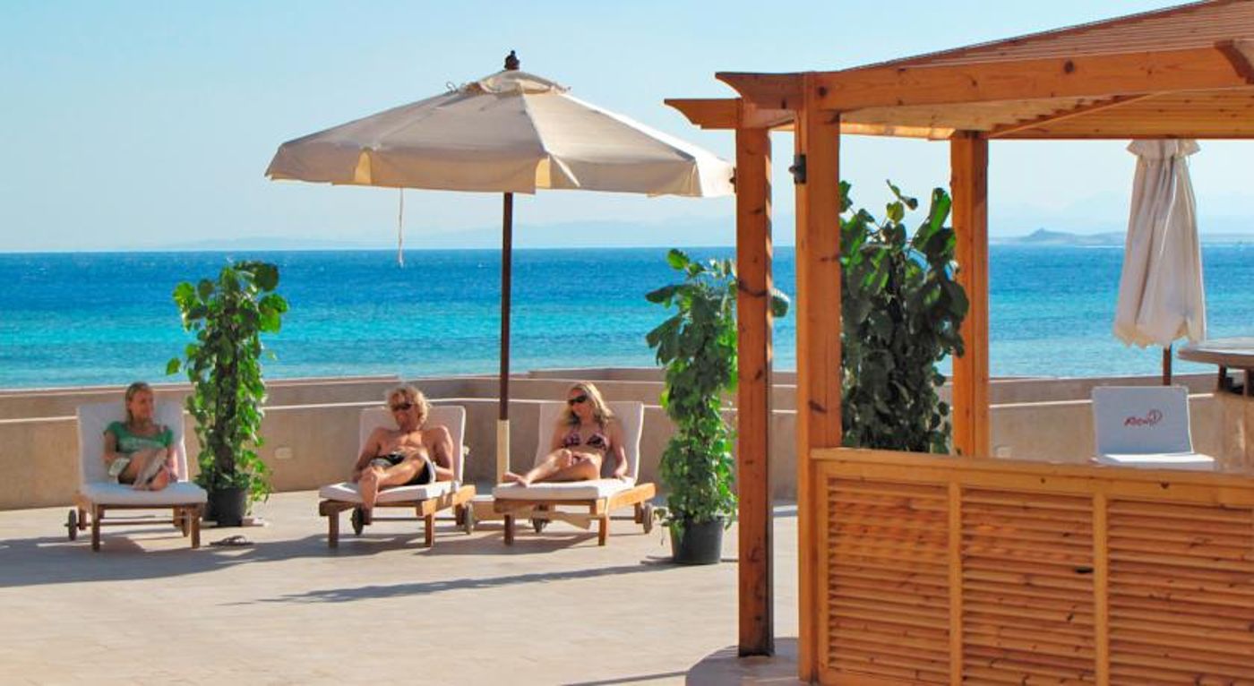 The Breakers Diving & Surfing Lodge